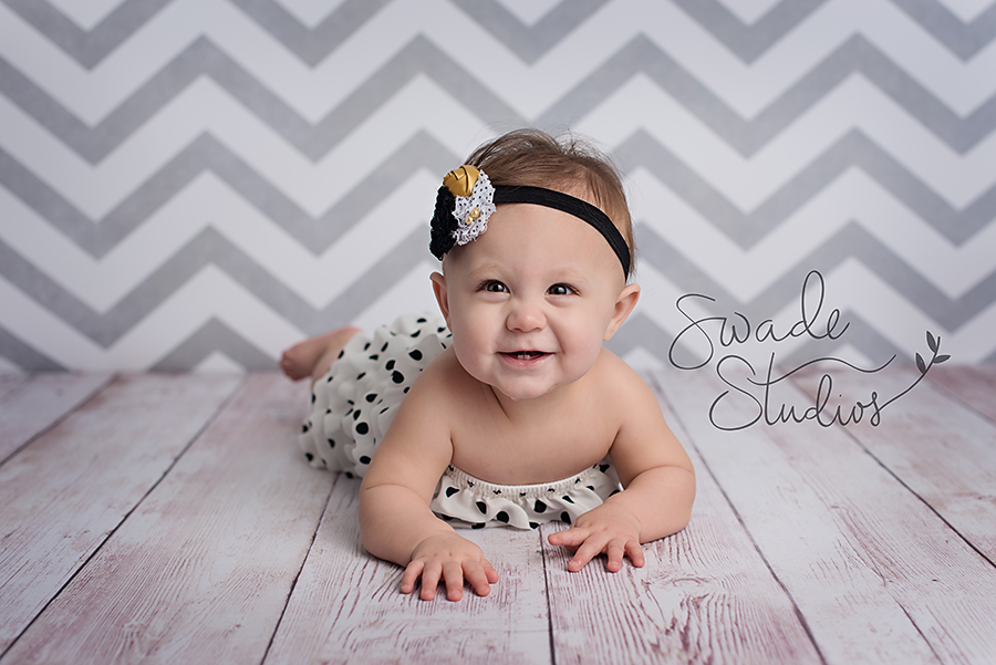 Kansas City Baby Photographer | Swade Studios | Vibrant Baby Girl Sitting Up, 6-8 months old