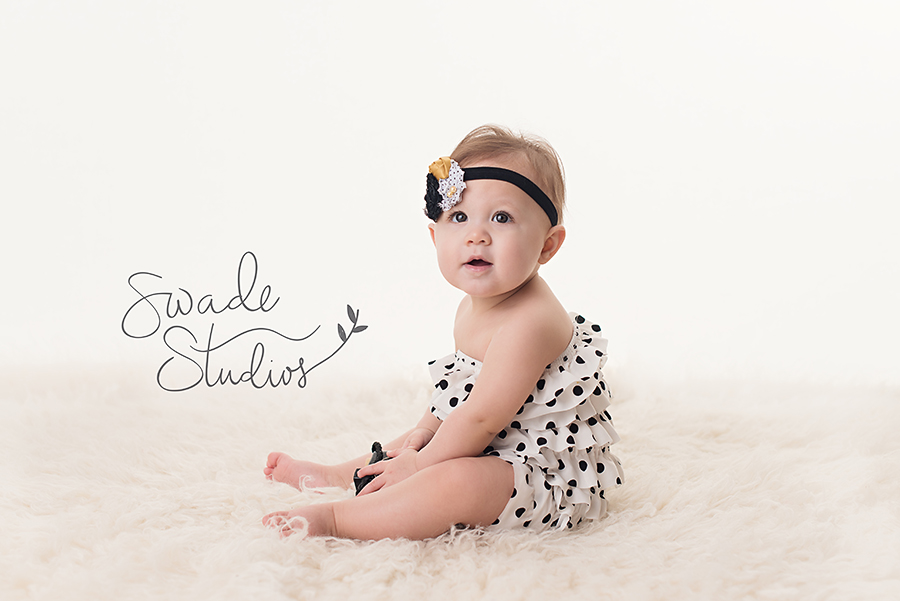 Kansas City Baby Photographer | Swade Studios | Vibrant Baby Girl Sitting Up, 6-8 months old
